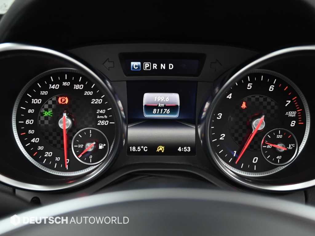 Mercedes-Benz SLC-Class — photo 08