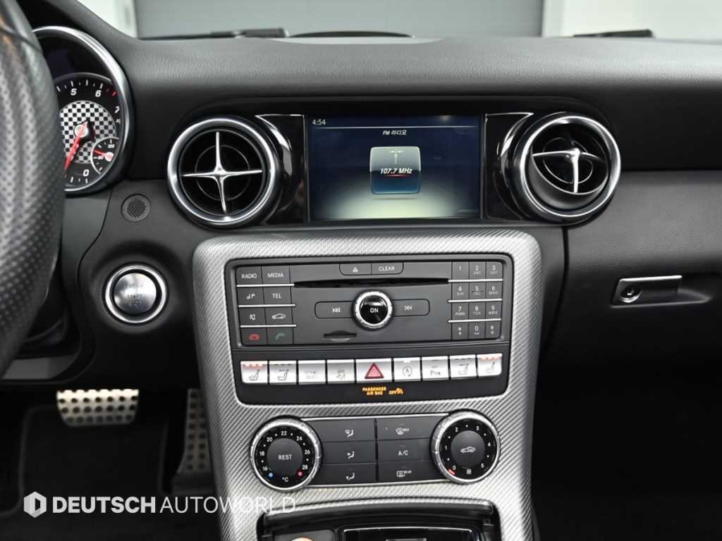 Mercedes-Benz SLC-Class — photo 14
