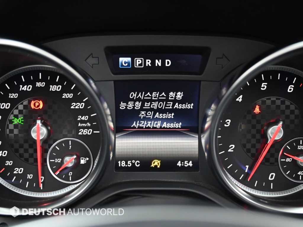 Mercedes-Benz SLC-Class — photo 17