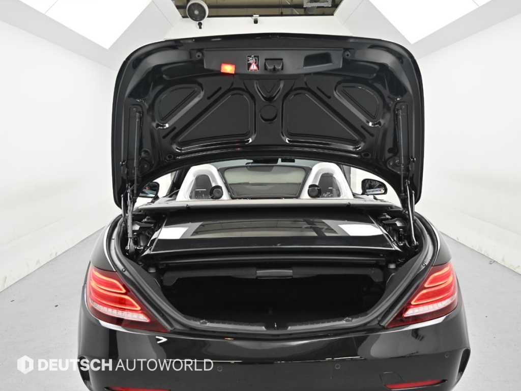 Mercedes-Benz SLC-Class — photo 18