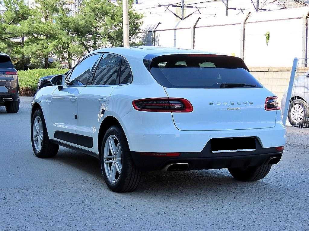 Porsche Macan — photo 03