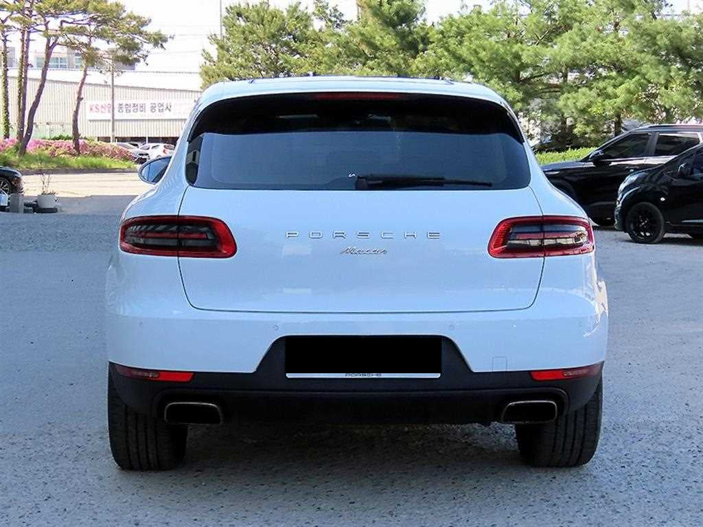 Porsche Macan — photo 04