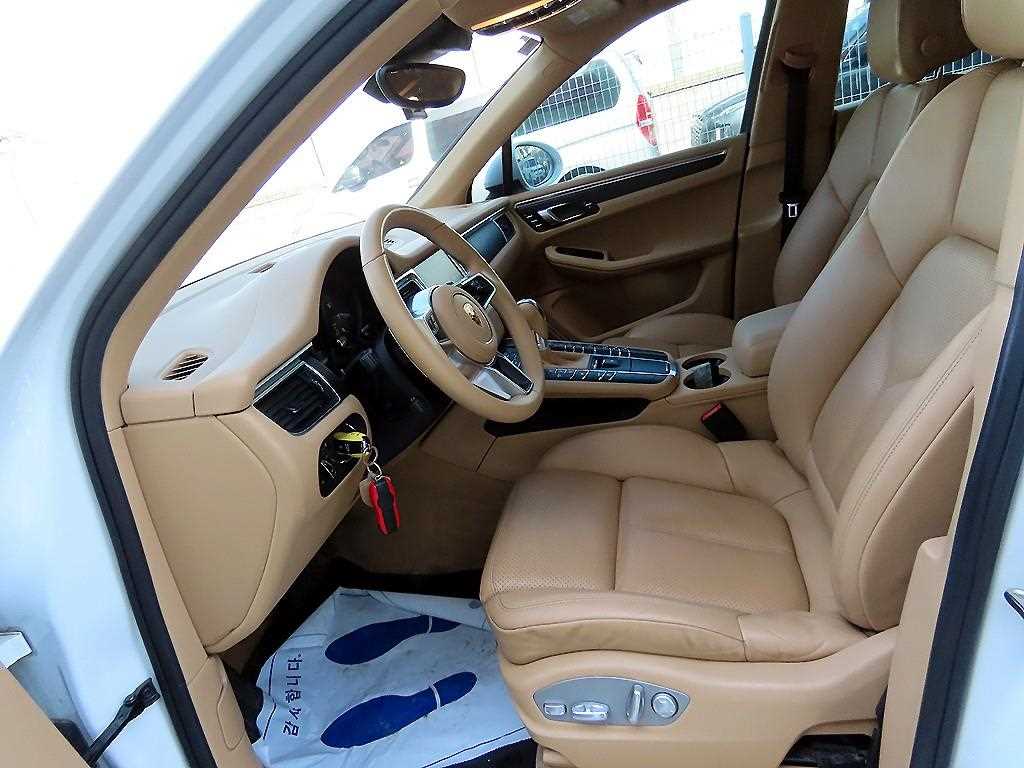 Porsche Macan — photo 05