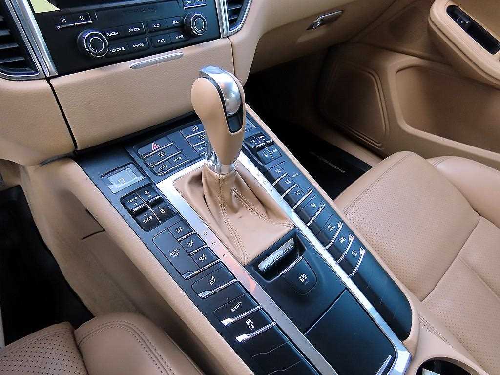 Porsche Macan — photo 10