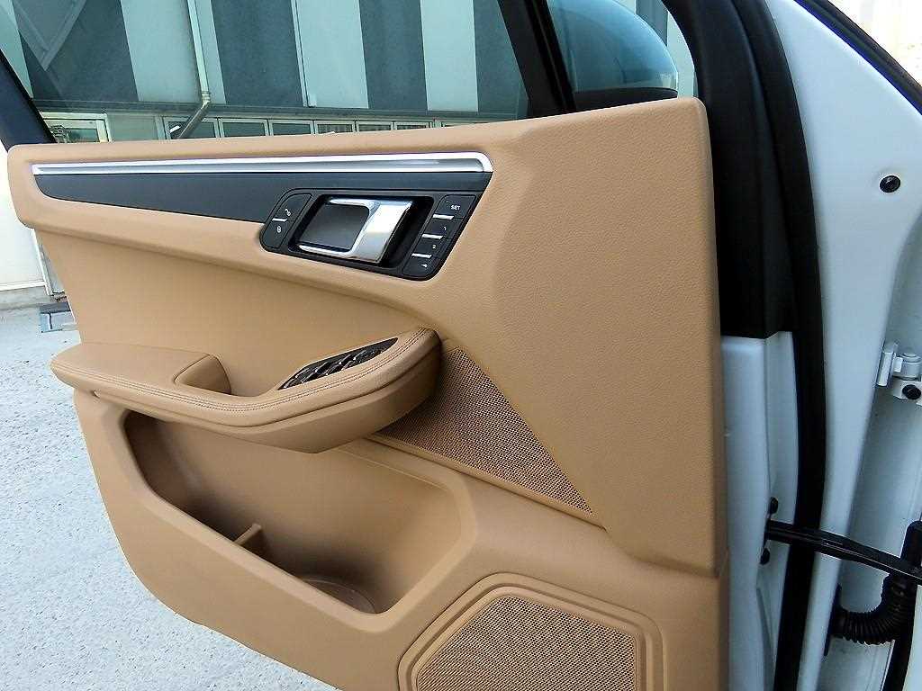 Porsche Macan — photo 11