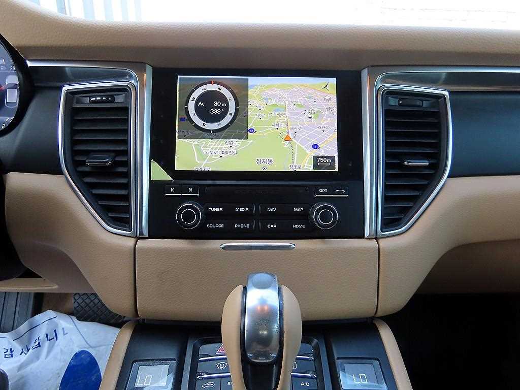 Porsche Macan — photo 12