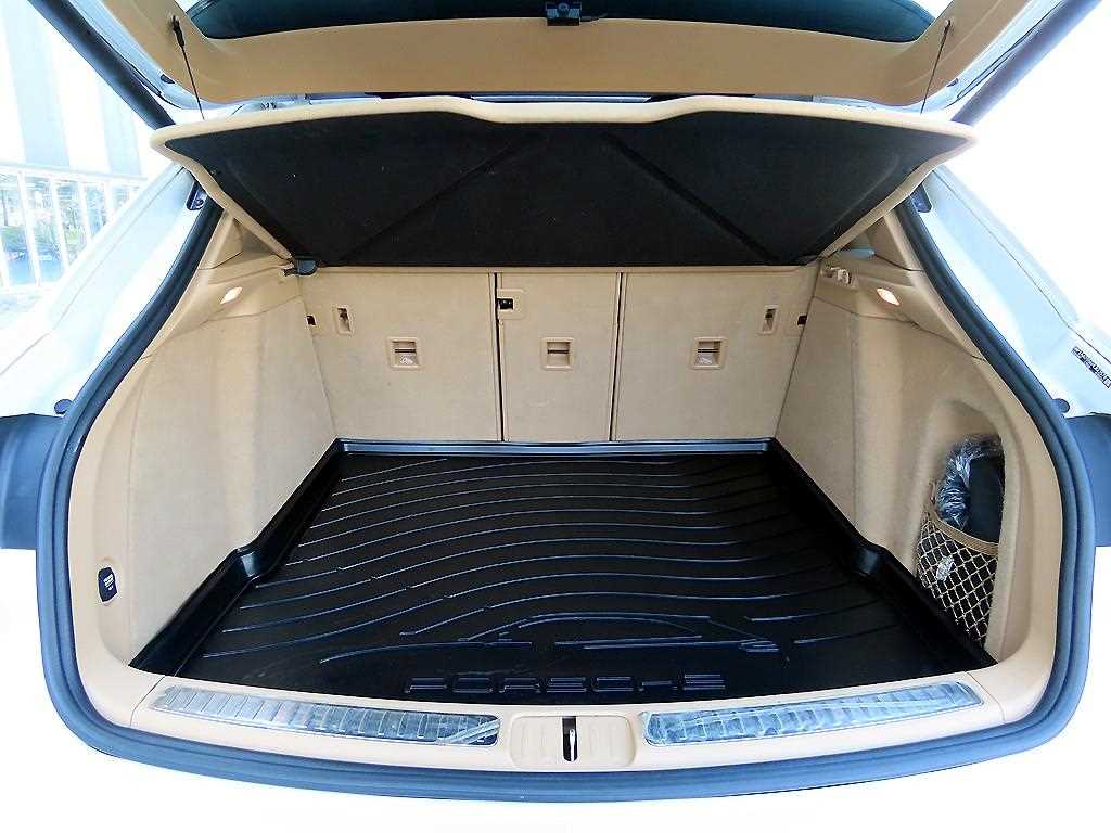 Porsche Macan — photo 18