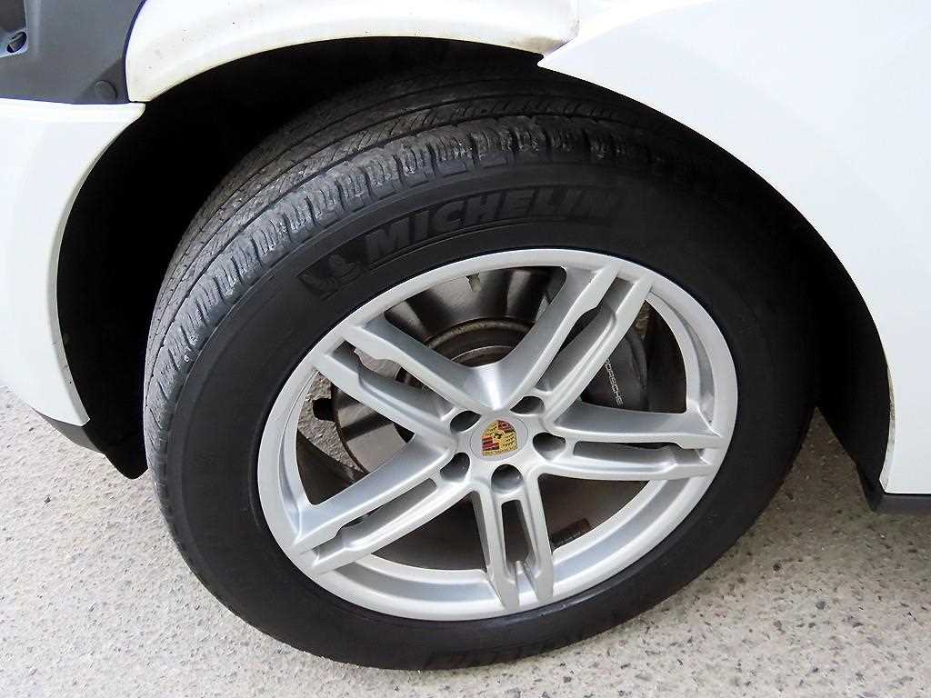 Porsche Macan — photo 20