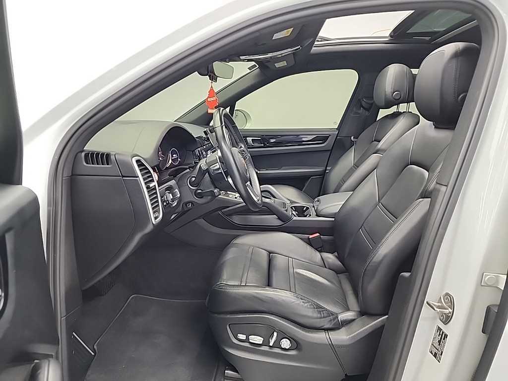Porsche Cayenne — photo 11