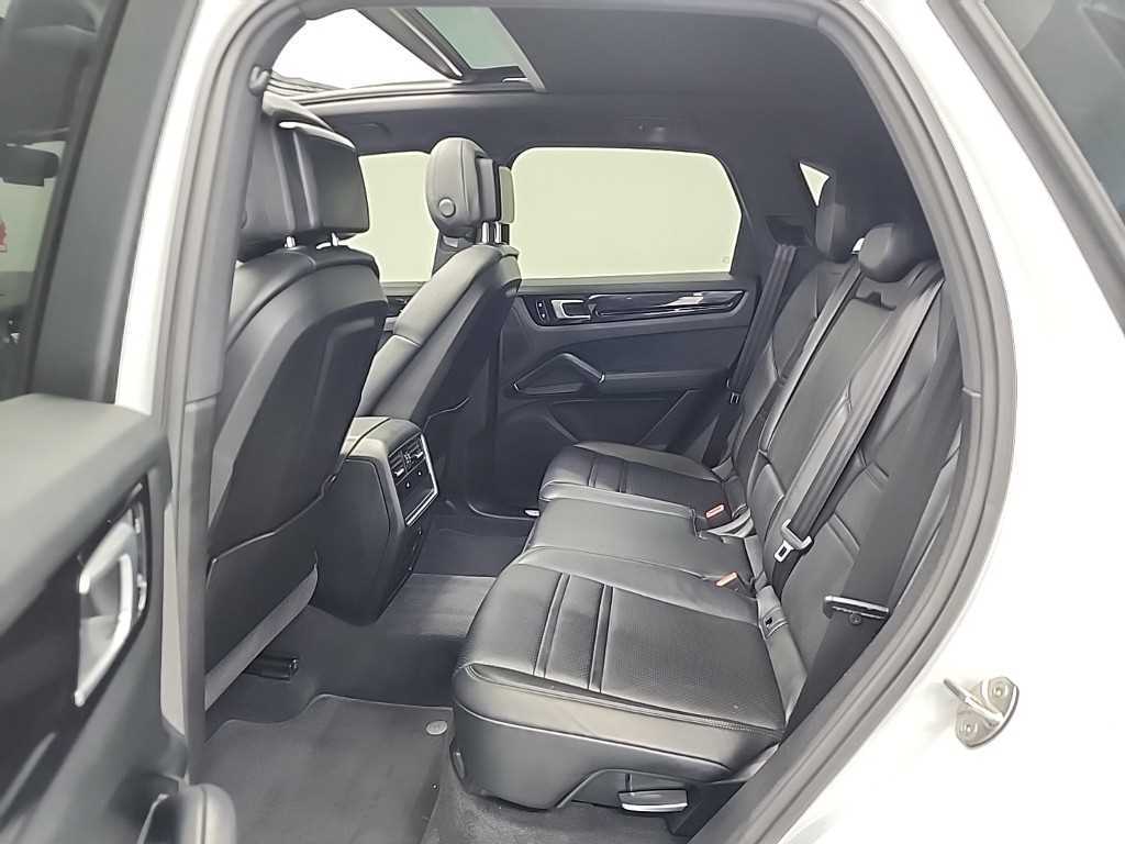 Porsche Cayenne — photo 12