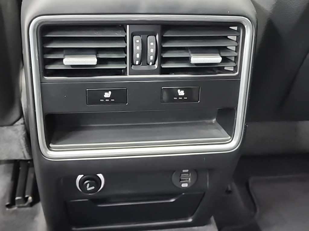 Porsche Cayenne — photo 13