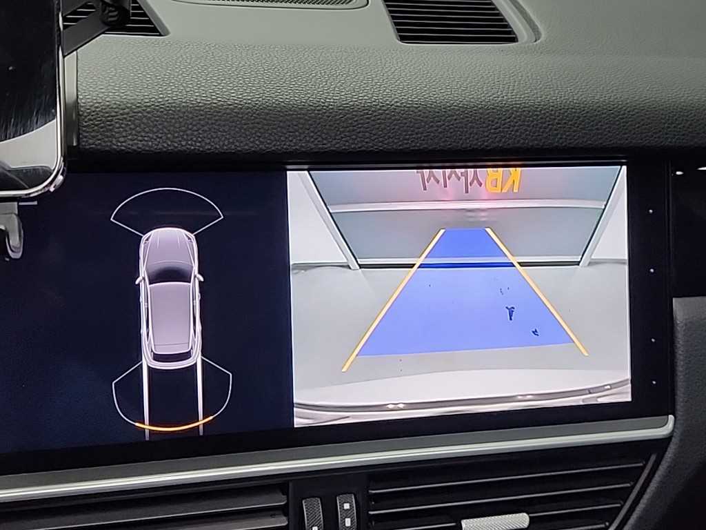 Porsche Cayenne — photo 16