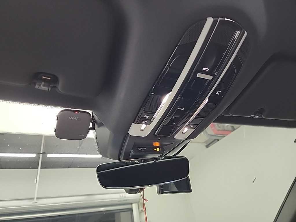 Porsche Cayenne — photo 17