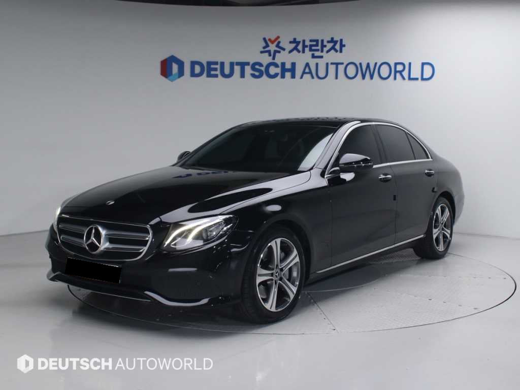 Mercedes-Benz E-Class — photo 01