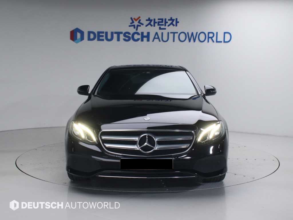 Mercedes-Benz E-Class — photo 03