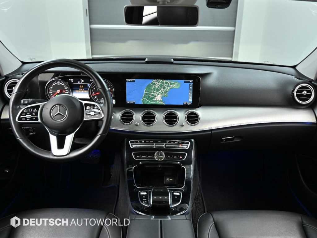 Mercedes-Benz E-Class — photo 07