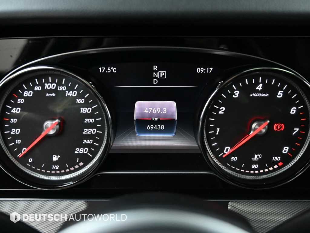 Mercedes-Benz E-Class — photo 08
