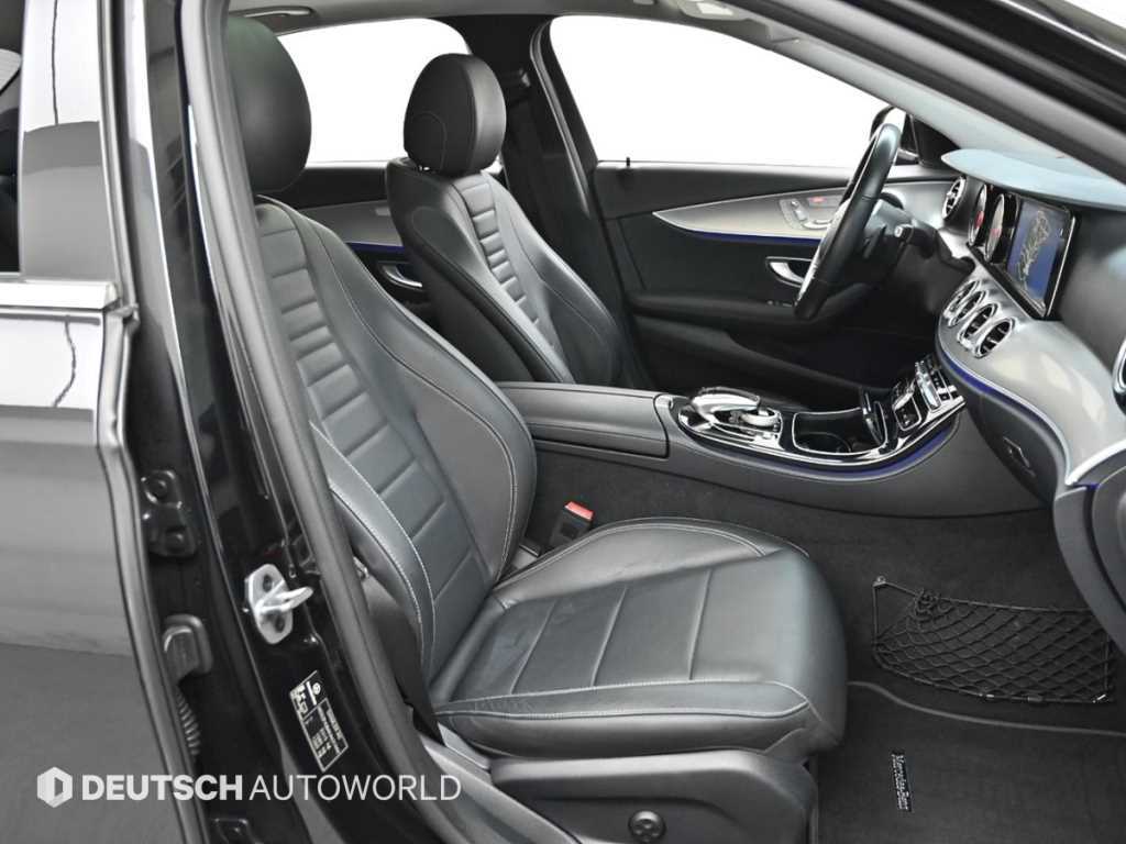 Mercedes-Benz E-Class — photo 10