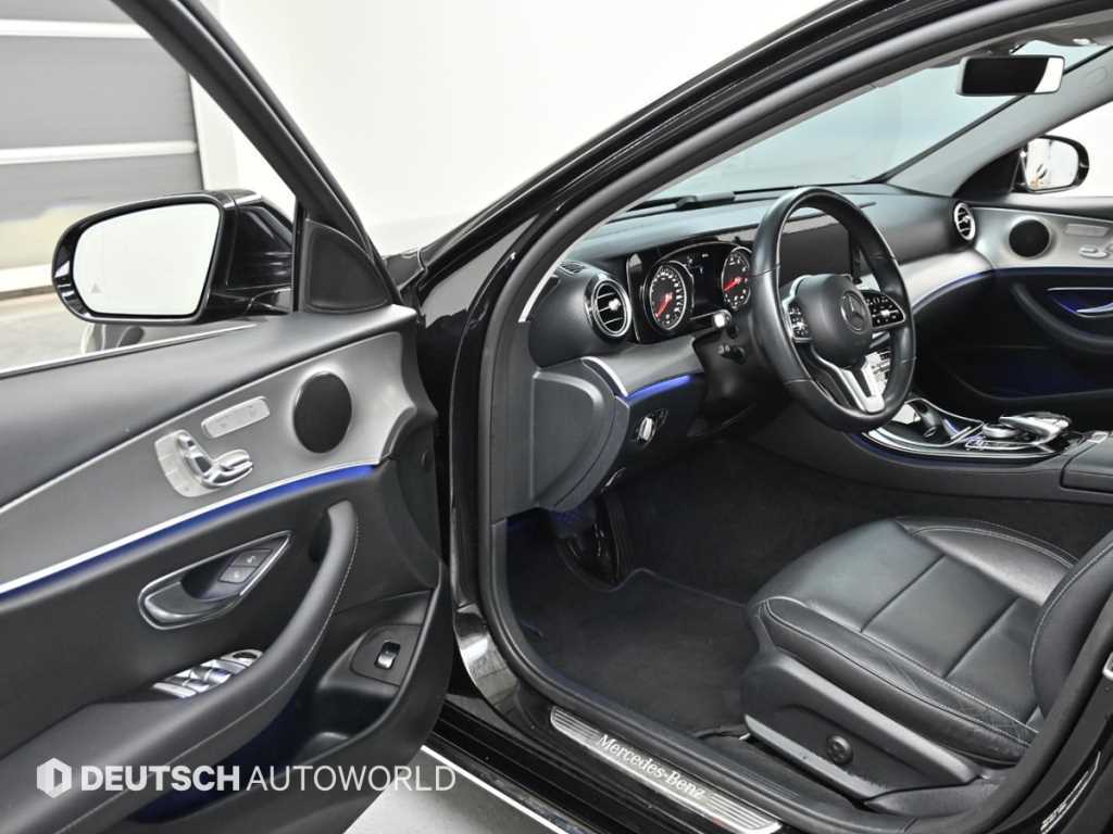 Mercedes-Benz E-Class — photo 11