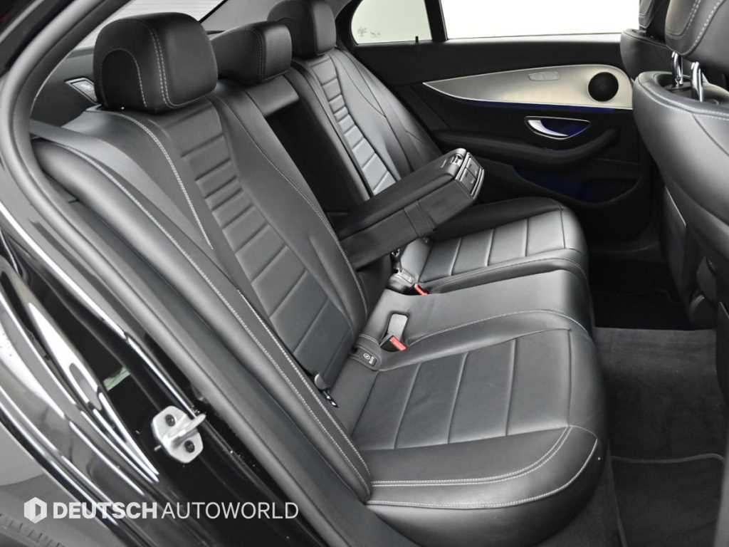 Mercedes-Benz E-Class — photo 12