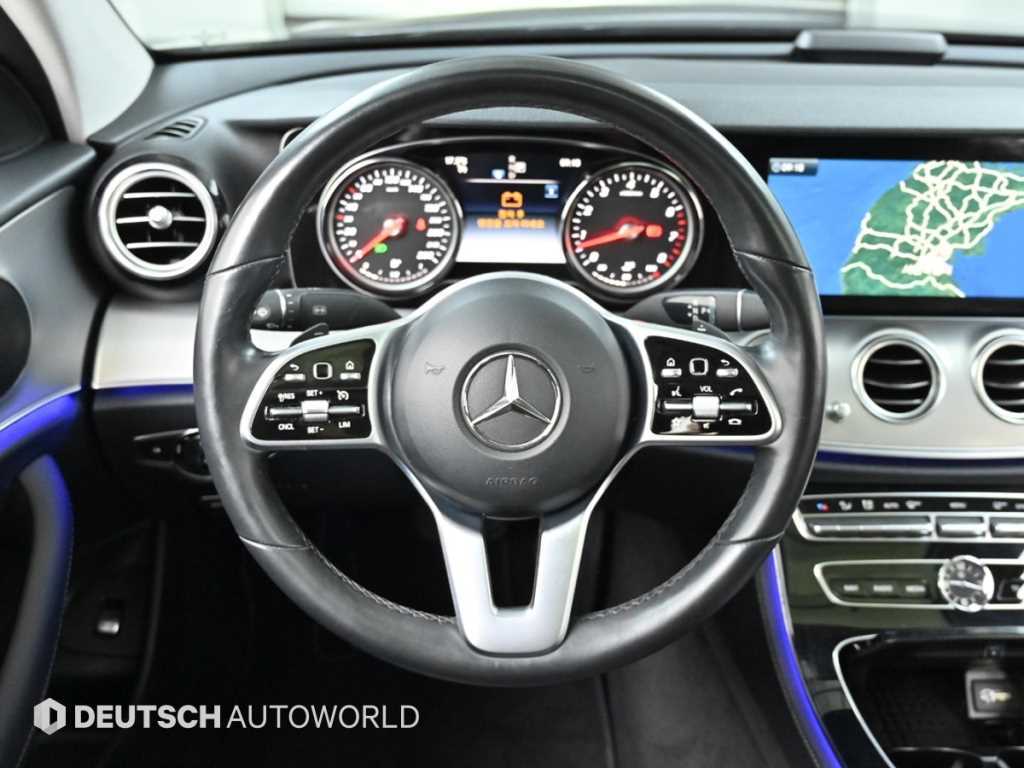 Mercedes-Benz E-Class — photo 13