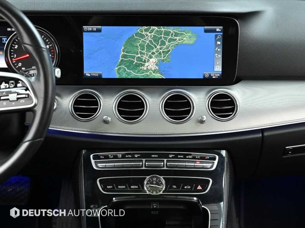 Mercedes-Benz E-Class — photo 14