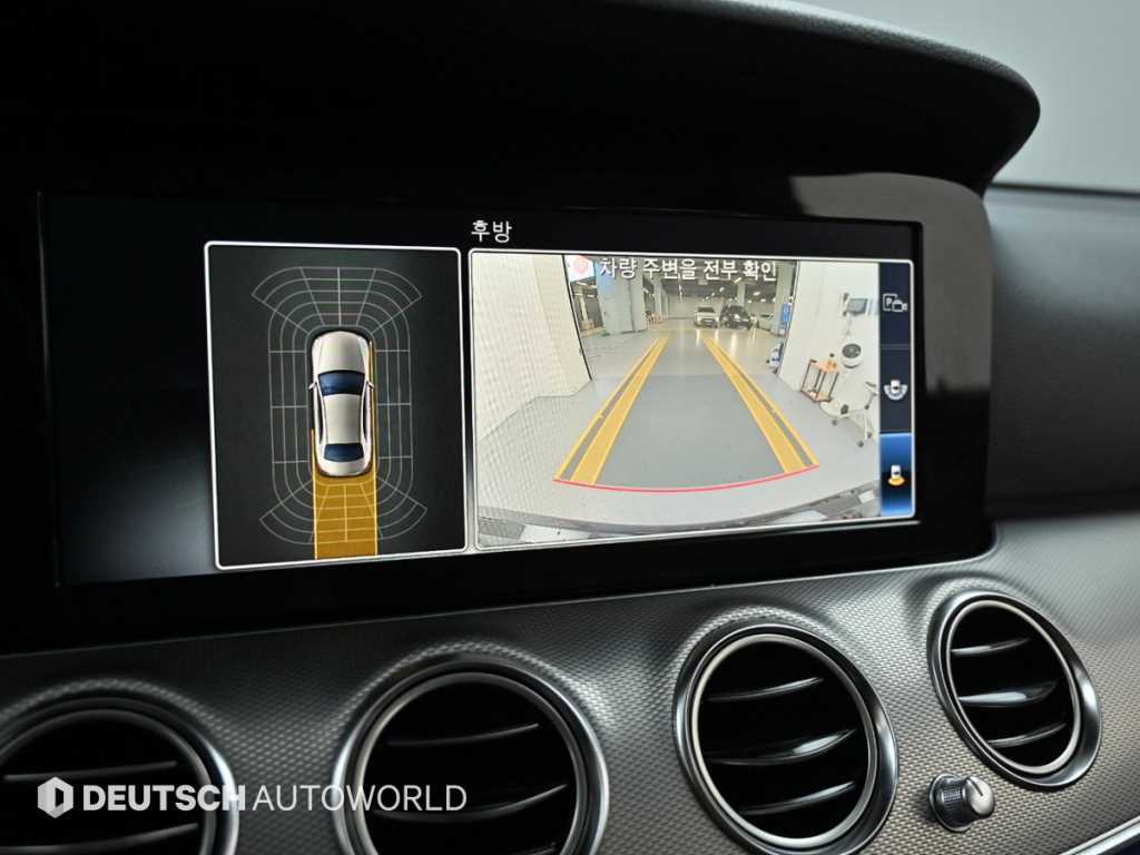 Mercedes-Benz E-Class — photo 15