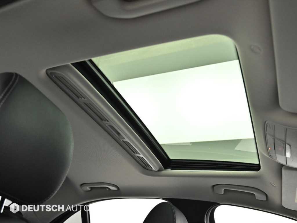 Mercedes-Benz E-Class — photo 18