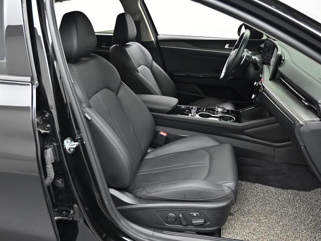 Kia K5 — photo 09