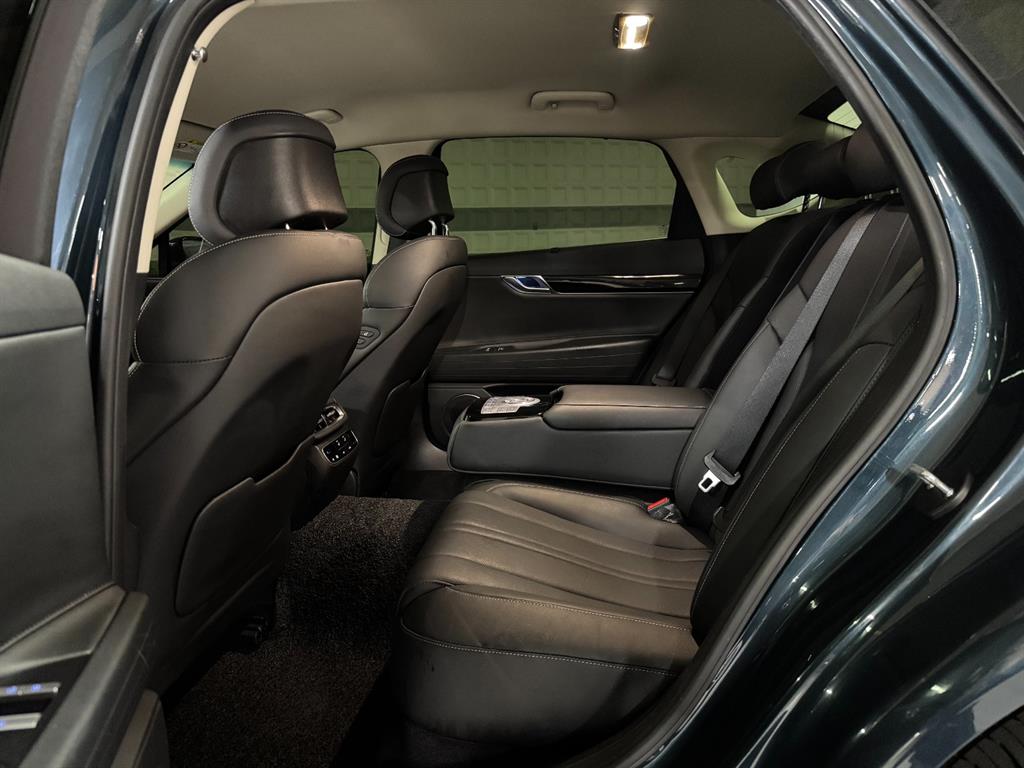 Genesis G80 — photo 07