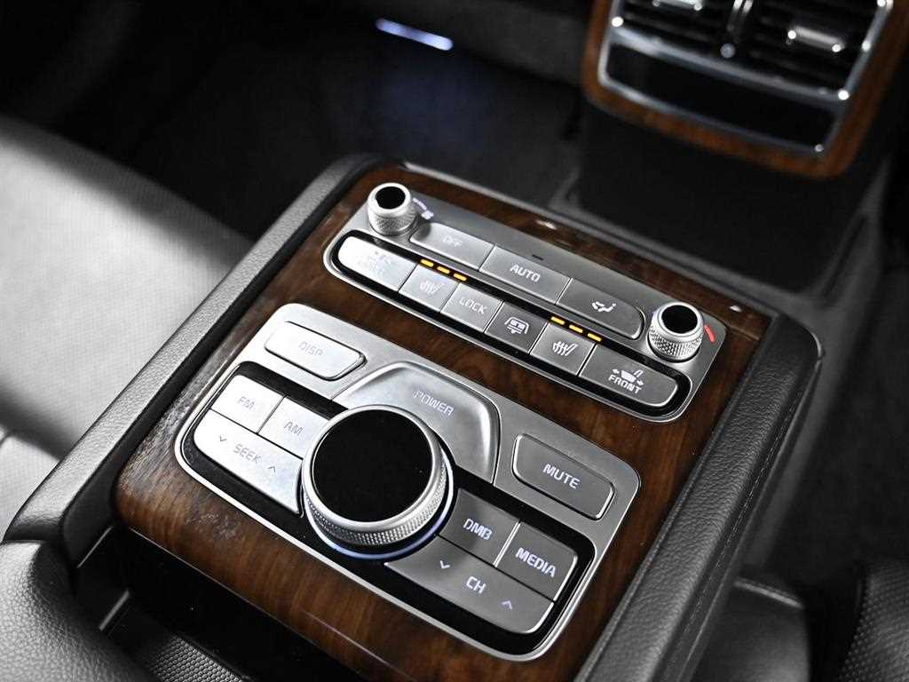 Kia K9 — photo 16