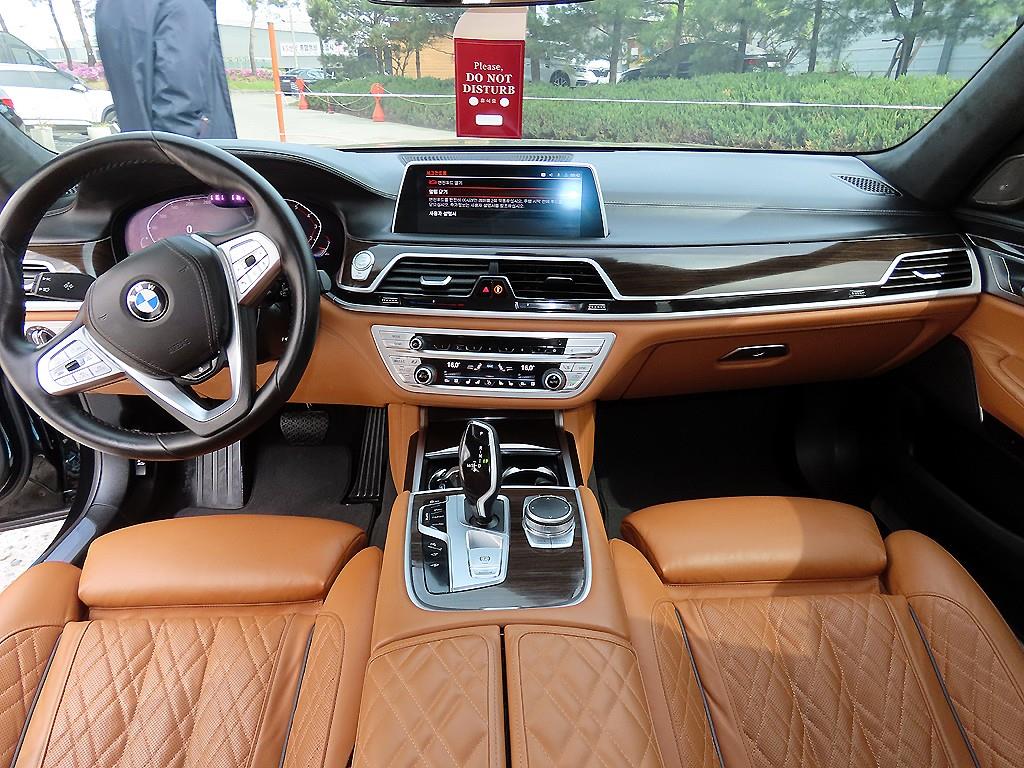 BMW 7-Series — photo 07