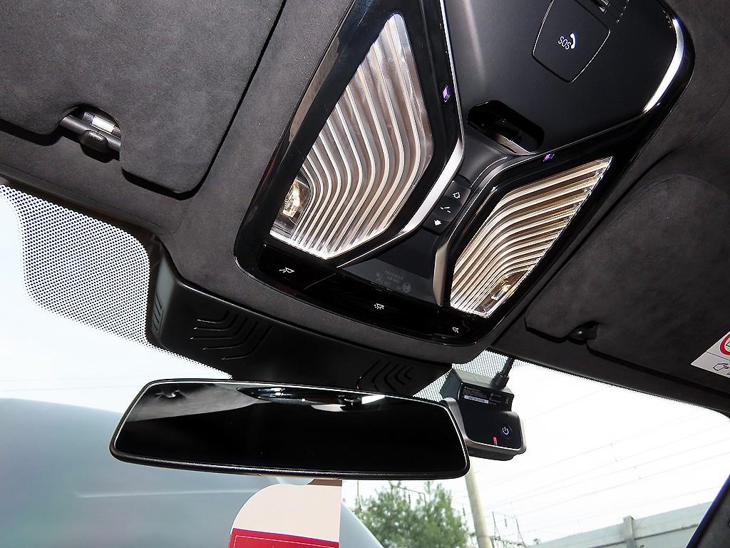BMW 7-Series — photo 16