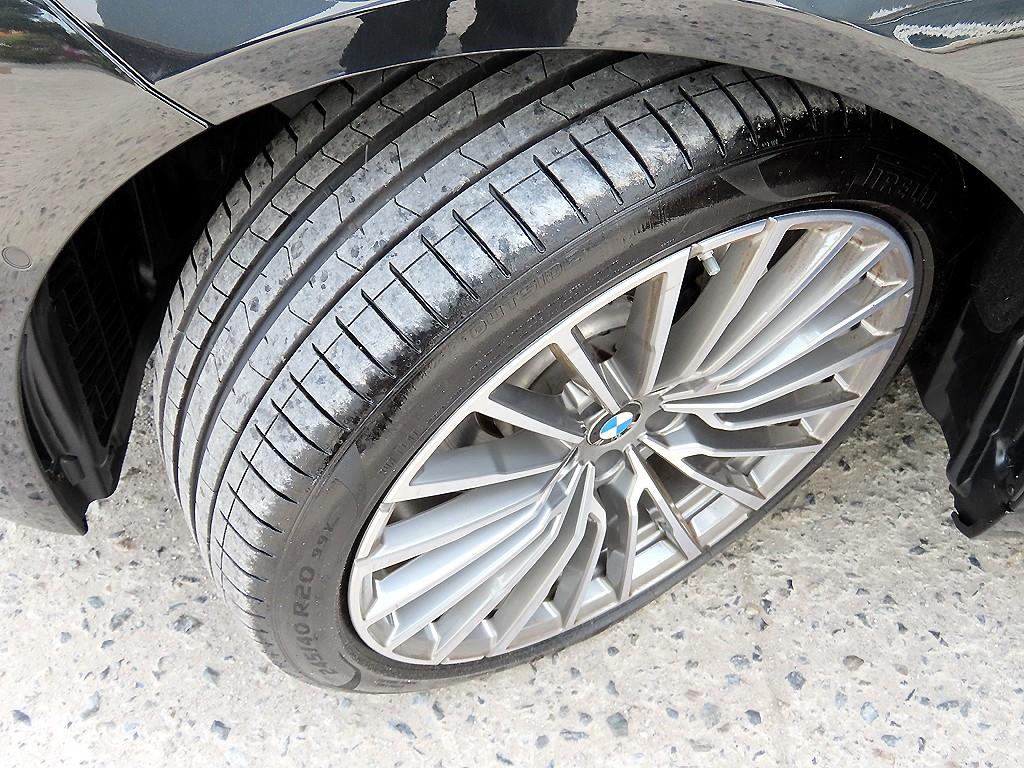 BMW 7-Series — photo 20