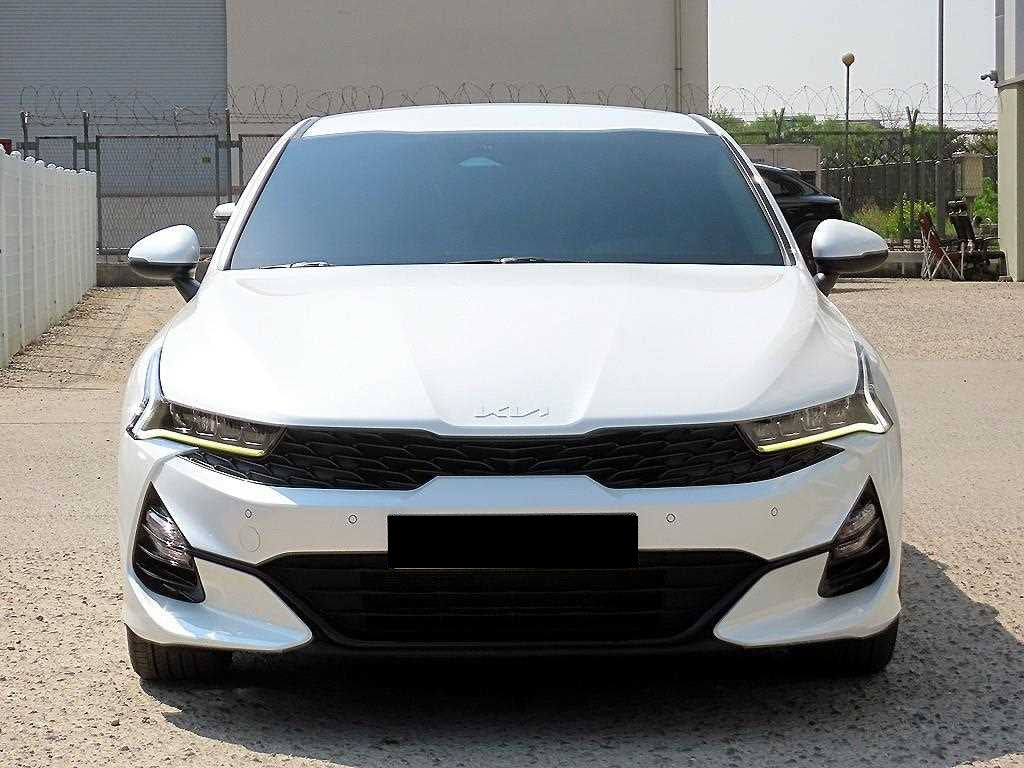 Kia K5 — photo 01