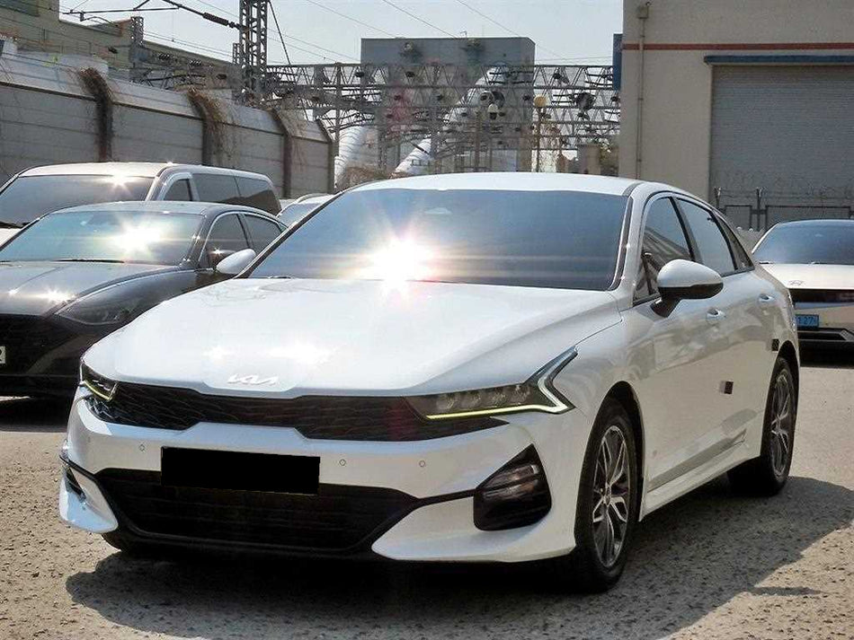 Kia K5 — photo 02