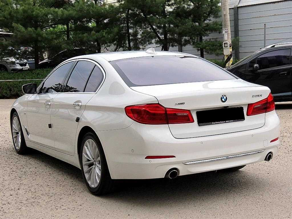 BMW 5-Series — photo 03