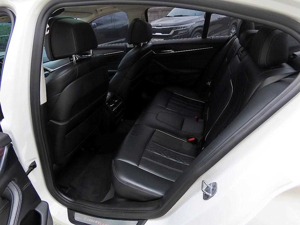 BMW 5-Series — photo 06