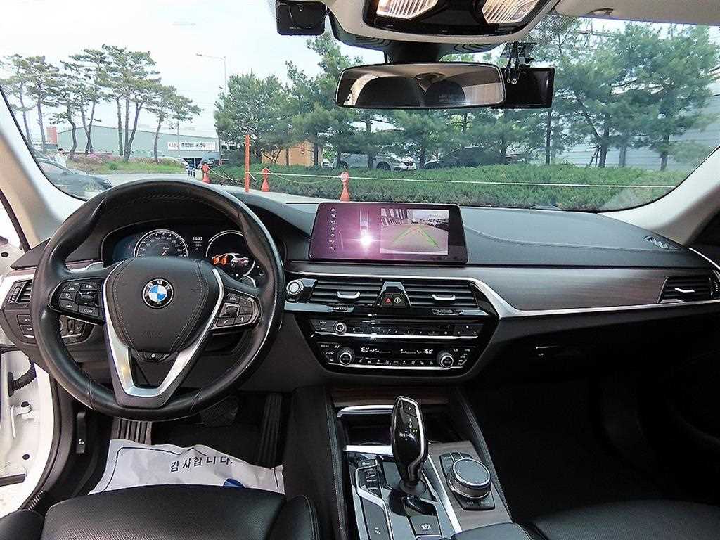 BMW 5-Series — photo 07