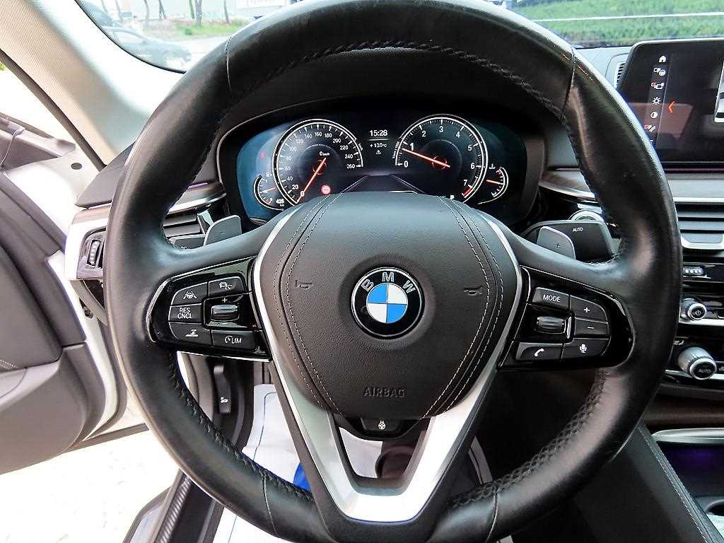 BMW 5-Series — photo 08