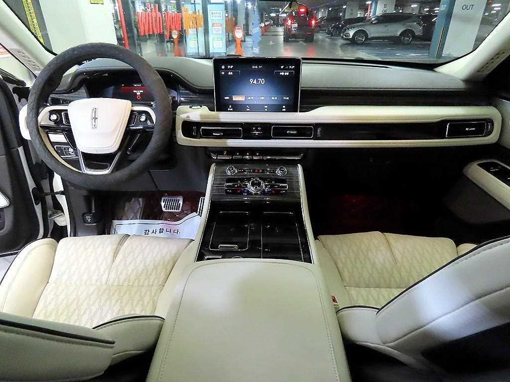 Lincoln Aviator — photo 10