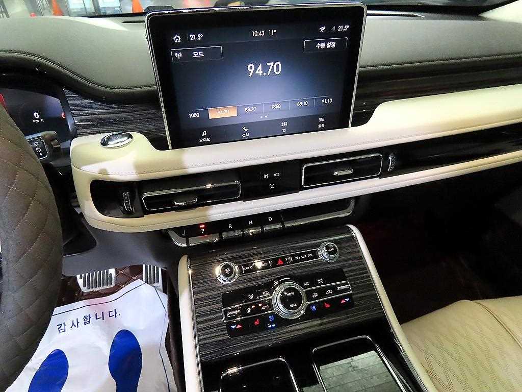 Lincoln Aviator — photo 11