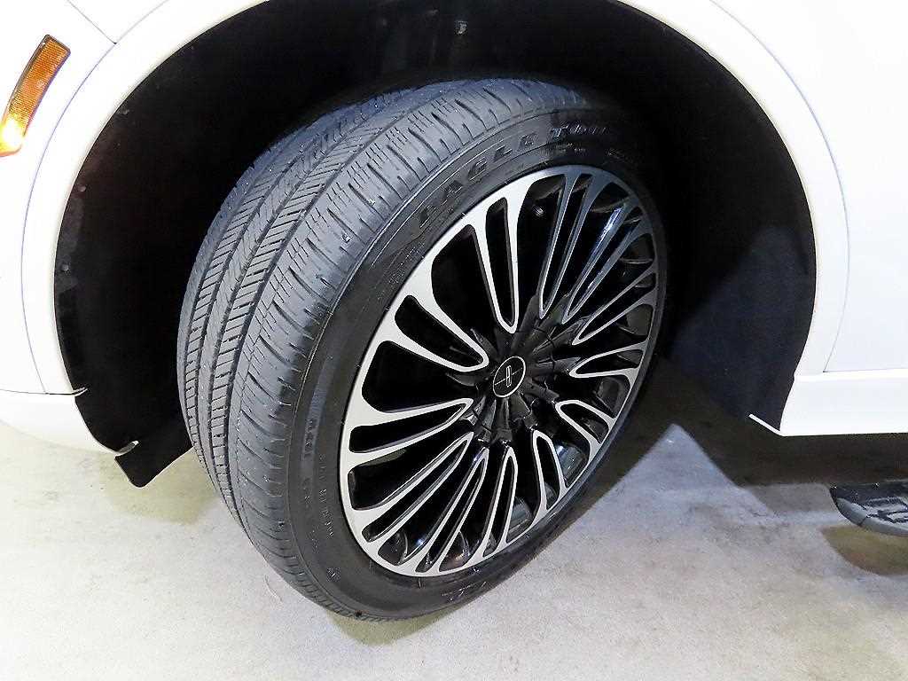 Lincoln Aviator — photo 20