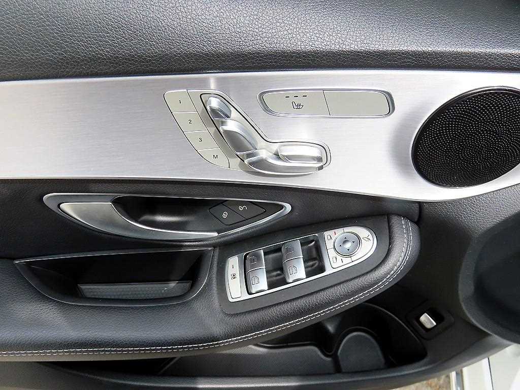 Mercedes-Benz C-Class — photo 12