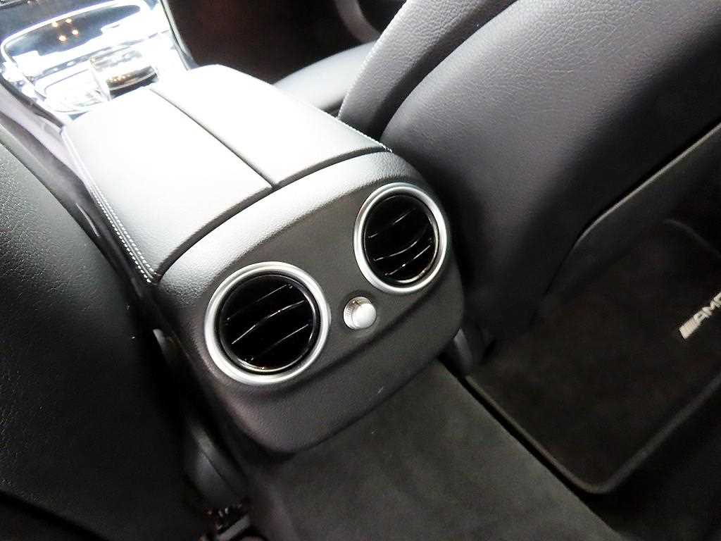 Mercedes-Benz C-Class — photo 16