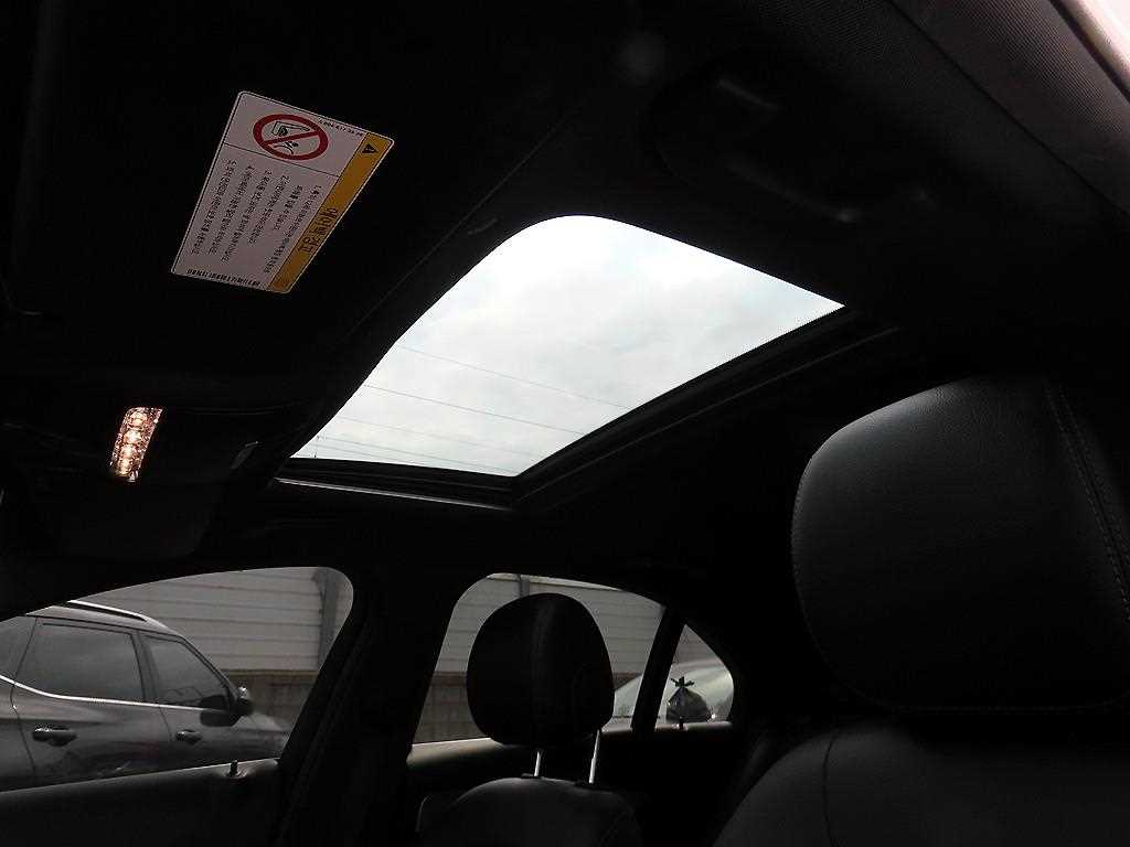 Mercedes-Benz C-Class — photo 17
