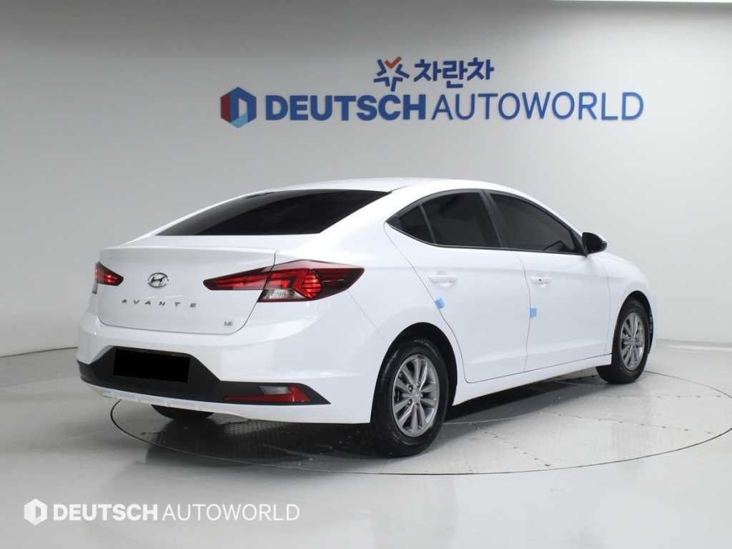 Hyundai Avante — photo 02