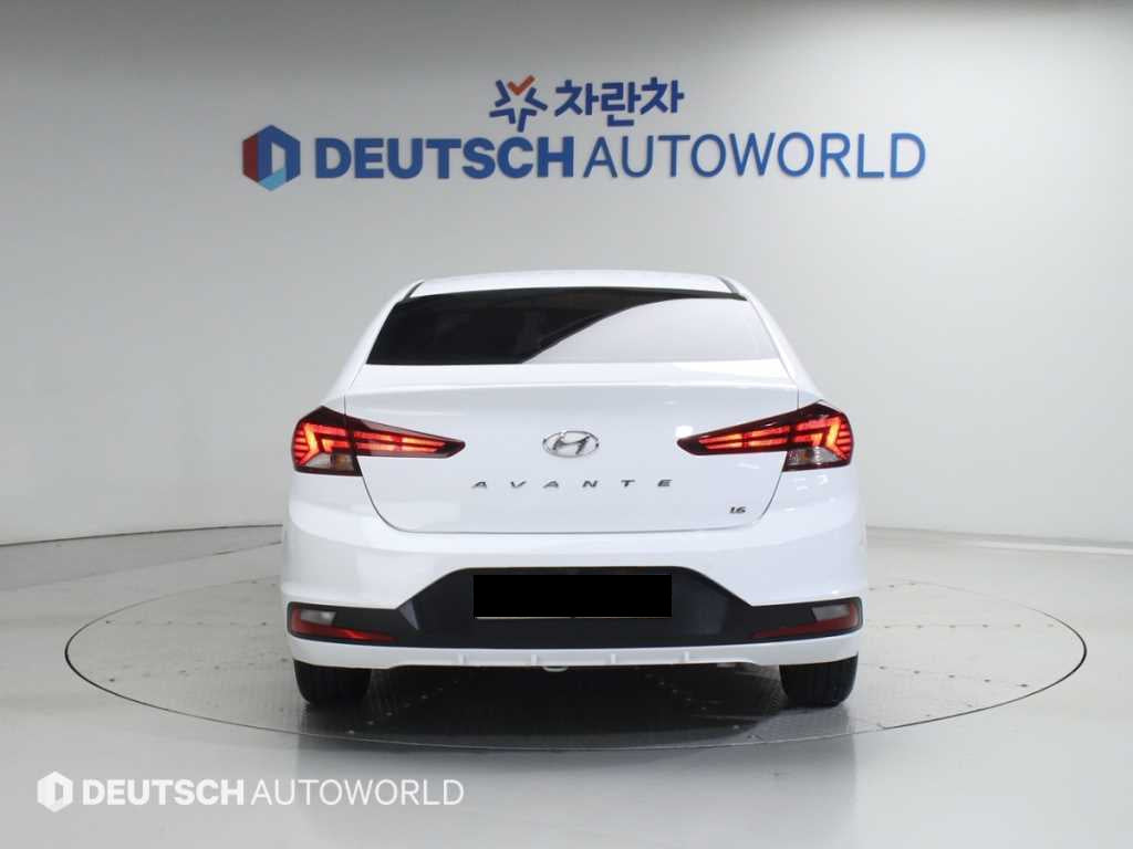 Hyundai Avante — photo 04