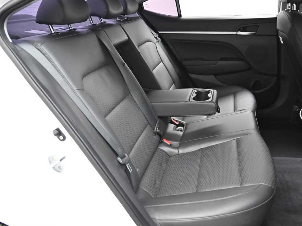 Hyundai Avante — photo 12