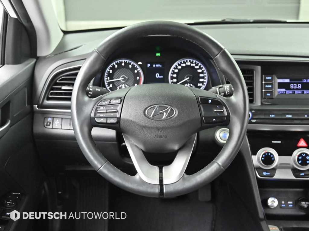 Hyundai Avante — photo 13